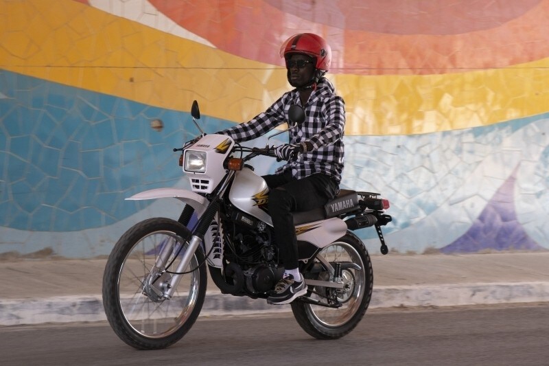 <div class='descrGalleryTitle'>YAMAHA DT125</div><div class='descrGalleryText'><p>Un bel mono 125 2T con avviamento a pedale, cerchi da 21-18, peso piuma di 98 kg e un look (ai nostri occhi) decisamente Anni 80: ecco la Yamaha <b>DT125</b>, una tuttoterreno che la Casa giapponese commercializza su molti mercati africani.</p>
</div>